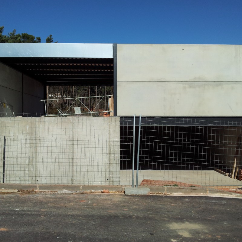 Casa unifamiliar de construcció prefabricada amb soterrani